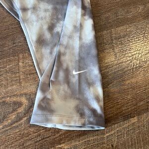 Nike Tie-Dye Active Leggings in Gray